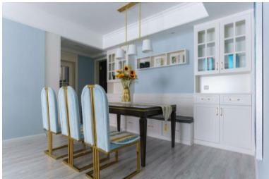 玄關(guān)的設(shè)計(jì)：沒(méi)有獨(dú)立玄關(guān)的三居室，一個(gè)多功能卡座加收納柜的設(shè)計(jì)