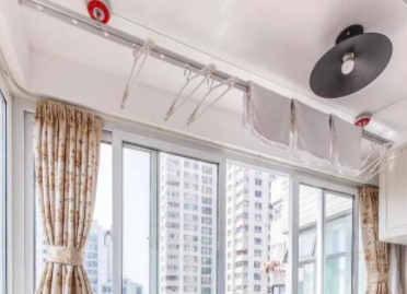 露臺裝修設(shè)計，晾衣架需要如何安裝？