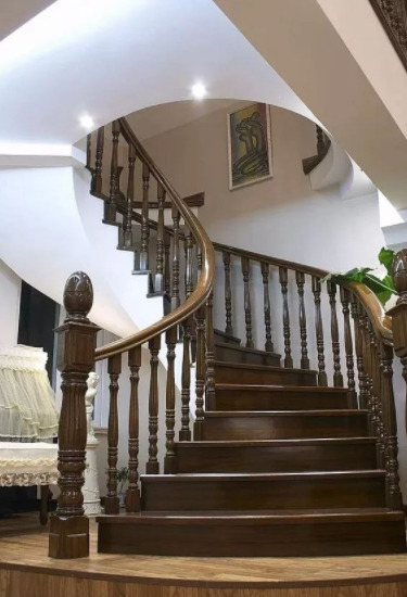 尚藝組合樓梯：實木樓梯常用的材質(zhì)有哪些？