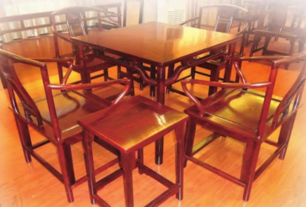 簡約風(fēng)格家裝的特點(diǎn)：現(xiàn)代簡約風(fēng)格中家具的搭配有什么技巧？