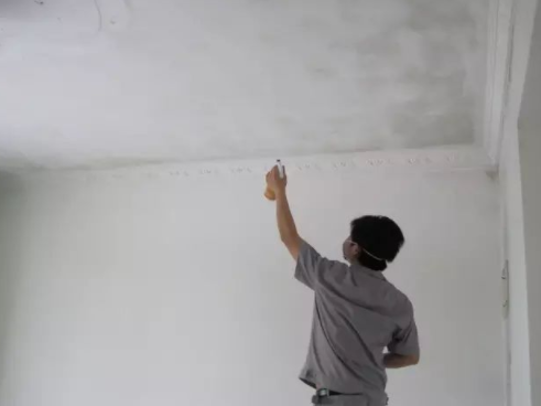 墻壁墻面發(fā)霉怎么辦？墻體發(fā)霉可以貼墻紙嗎？這些問(wèn)題值得注意！