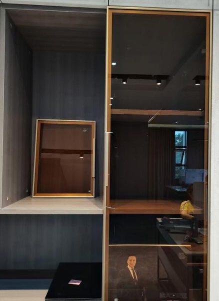 整體簡易衣柜設(shè)計，衣柜玻璃移門如何選購？