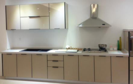 小廚房裝修設(shè)計：為何裝修廚房時很多人櫥柜選擇使用瓷磚櫥柜？