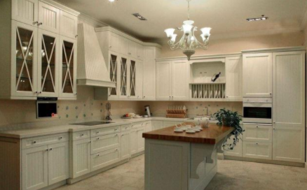 【新型櫥柜門板品牌】櫥柜門合頁有哪些種類？櫥柜門合頁安裝有什么方法？