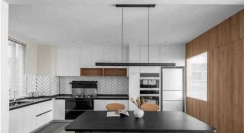 烤漆整體櫥柜門(mén)板：選擇櫥柜門(mén)板需要注意什么？