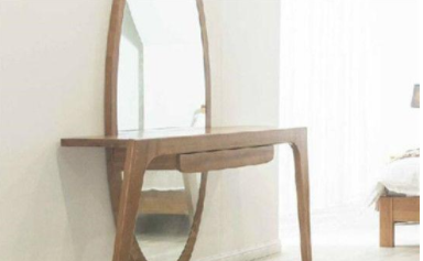 古典梳妝臺(tái)價(jià)格：臥室里放梳妝臺(tái)好嗎？臥室里放梳妝臺(tái)注意事項(xiàng)有哪些？