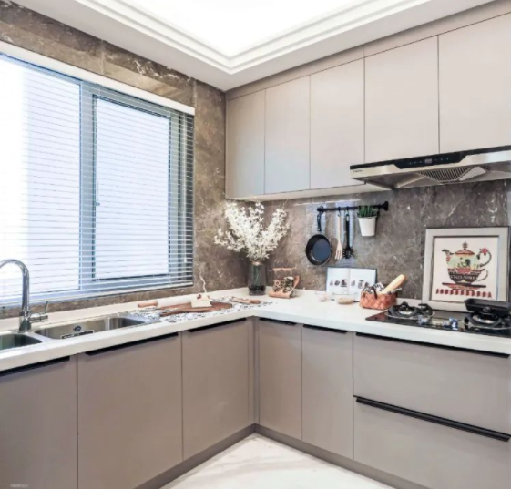 【櫥柜定制加盟】定制櫥柜要選什么板材？環(huán)保等級要達到多少？五金件怎么挑？