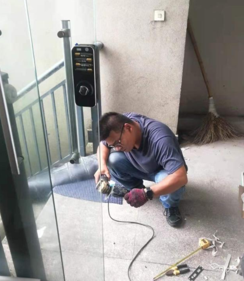 【指紋鎖安裝價(jià)格】安裝智能鎖不難，難的是現(xiàn)場不同情況的處理