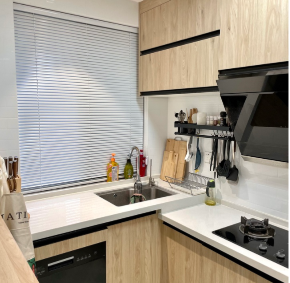 家裝窗簾軟裝效果圖：廚房該裝窗簾嗎？你們家廚房有窗簾嗎