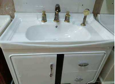 【整體浴室柜加盟】落地式浴室組合柜怎么安裝？